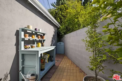 Exterior - 6237 Belmar Ave, Tarzana, CA 91335 photo 12 of 13