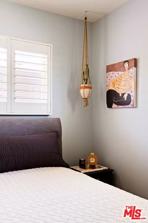 Bedroom - 6237 Belmar Ave, Tarzana, CA 91335 photo 4 of 6
