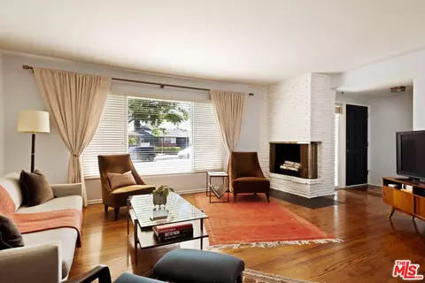 Living - 6237 Belmar Ave, Tarzana, CA 91335 photo 1 of 8