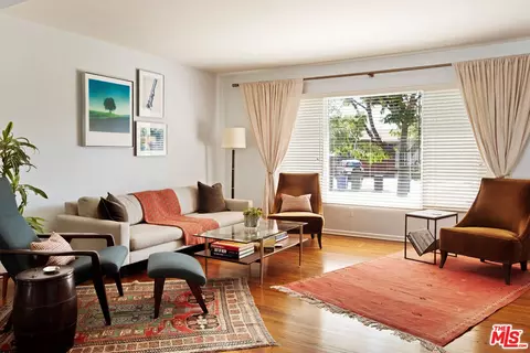 Living - 6237 Belmar Ave, Tarzana, CA 91335 photo 6 of 8