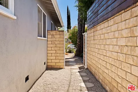 Exterior - 6237 Belmar Ave, Tarzana, CA 91335 photo 10 of 13