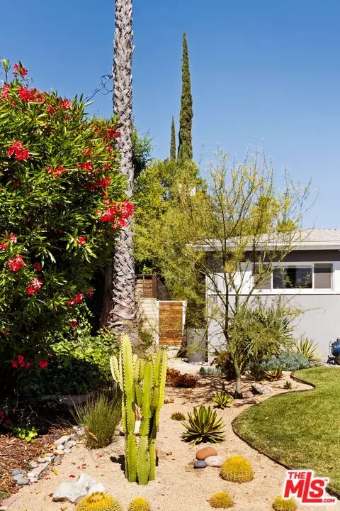Exterior - 6237 Belmar Ave, Tarzana, CA 91335 photo 2 of 13