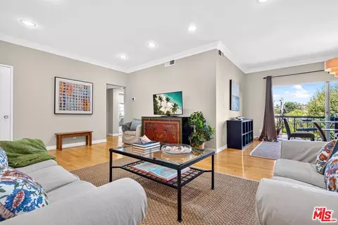 612 S Barrington Ave #417, Los Angeles, CA 90049