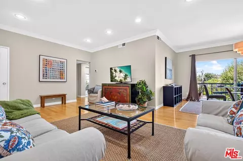612 S Barrington Ave #417, Los Angeles, CA 90049