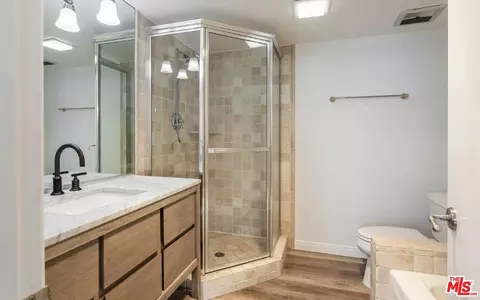 Bath - 9950 Durant Dr #406, Beverly Hills, CA 90212 photo 1 of 2