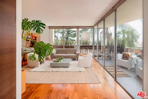4455 Los Feliz Blvd #207, Los Angeles, CA 90027