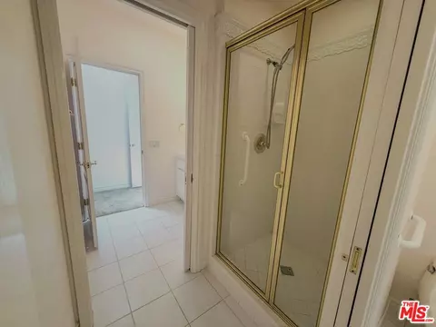 Bath - 28342 Shadowland Cir, Silverado, CA 92676 photo 6 of 12