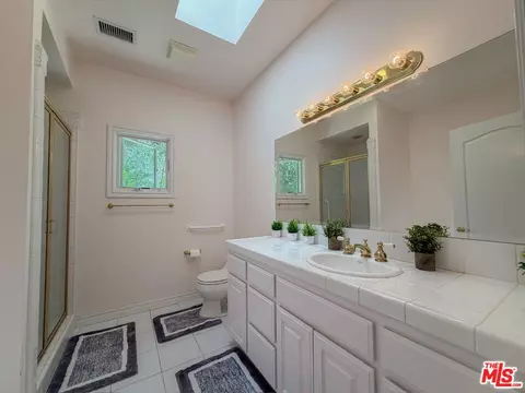 Bath - 28342 Shadowland Cir, Silverado, CA 92676 photo 10 of 12
