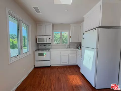 Kitchen - 28342 Shadowland Cir, Silverado, CA 92676 photo 5 of 5