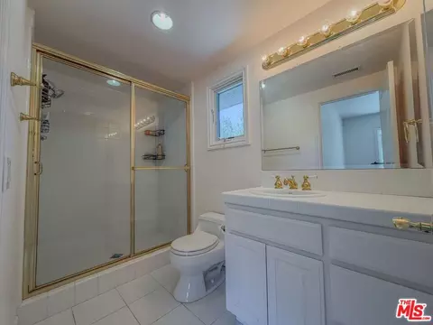 Bath - 28342 Shadowland Cir, Silverado, CA 92676 photo 7 of 12