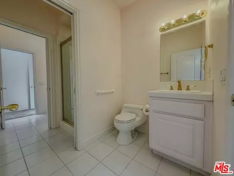 Bath - 28342 Shadowland Cir, Silverado, CA 92676 photo 4 of 12