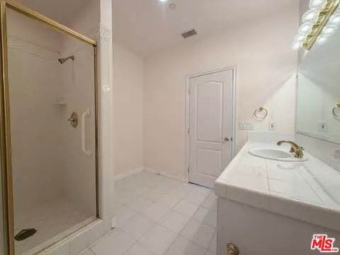 Bath - 28342 Shadowland Cir, Silverado, CA 92676 photo 9 of 12