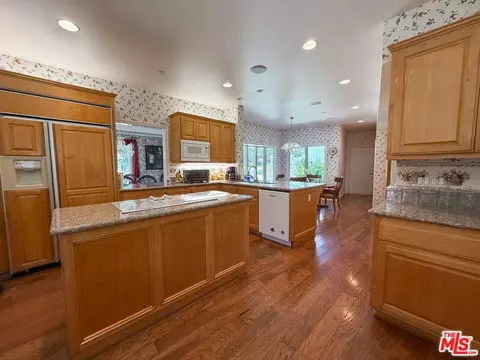 Kitchen - 28342 Shadowland Cir, Silverado, CA 92676 photo 4 of 5