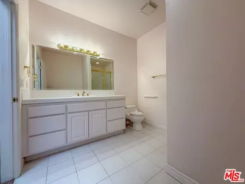 Bath - 28342 Shadowland Cir, Silverado, CA 92676 photo 8 of 12
