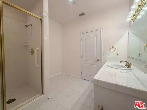 Bath - 28342 Shadowland Cir, Silverado, CA 92676 photo 9 of 12