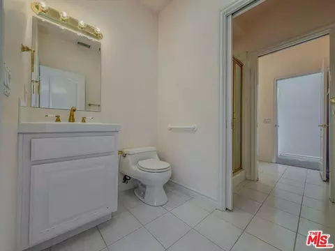 Bath - 28342 Shadowland Cir, Silverado, CA 92676 photo 5 of 12