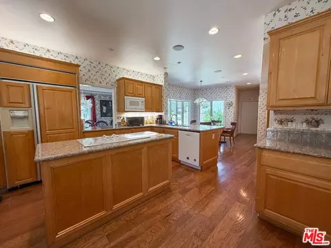 Kitchen - 28342 Shadowland Cir, Silverado, CA 92676 photo 4 of 5