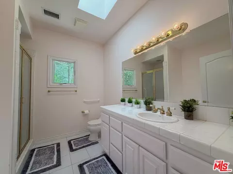 Bath - 28342 Shadowland Cir, Silverado, CA 92676 photo 10 of 12