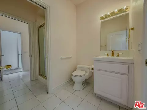 Bath - 28342 Shadowland Cir, Silverado, CA 92676 photo 4 of 12