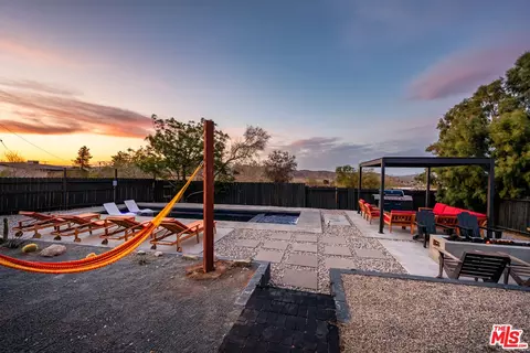 Exterior - 61664 Crest Circle Dr, Joshua Tree, CA 92252 photo 3 of 9
