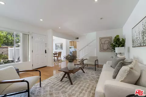 18515 Mayall St #K, Northridge, CA 91324