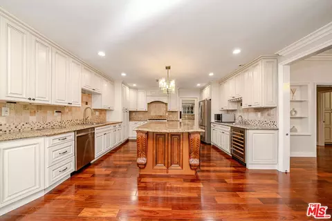 Kitchen - 2996 San Pasqual St, Pasadena, CA 91107 photo 2 of 3
