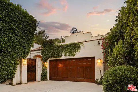 8935 Hollywood Hills Rd, Los Angeles, CA 90046