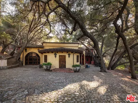 1135 N Topanga Canyon Blvd, Topanga, CA 90290