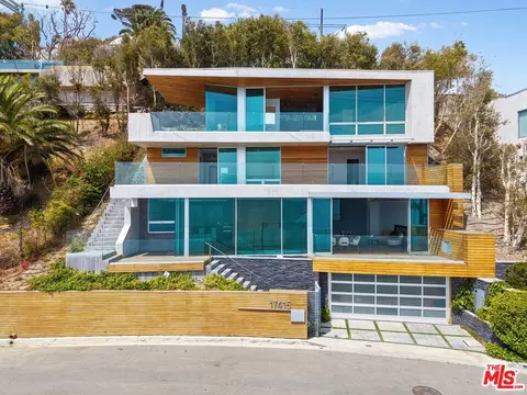 17415 Castellammare Dr, Pacific Palisades, CA 90272