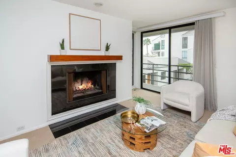 2960 Neilson Way #304, Santa Monica, CA 90405