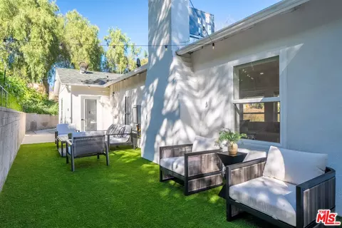 Exterior - 10327 Wheatland Ave, Sunland, CA 91040 photo 3 of 11