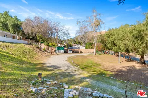 Exterior - 10327 Wheatland Ave, Sunland, CA 91040 photo 11 of 11