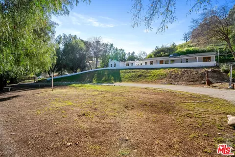 Exterior - 10327 Wheatland Ave, Sunland, CA 91040 photo 9 of 11