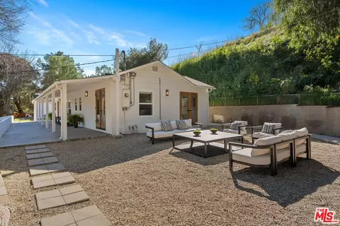 Exterior - 10327 Wheatland Ave, Sunland, CA 91040 photo 4 of 11