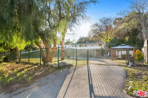 Exterior - 10327 Wheatland Ave, Sunland, CA 91040 photo 2 of 11