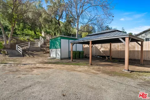 Exterior - 10327 Wheatland Ave, Sunland, CA 91040 photo 7 of 11