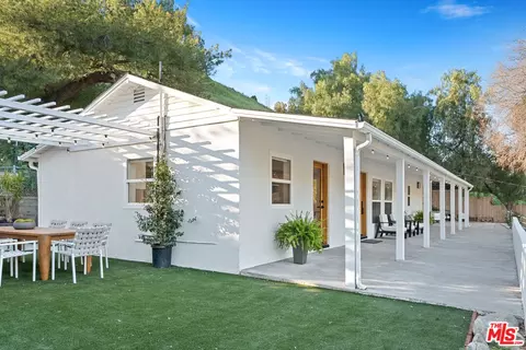 10327 Wheatland Ave, Sunland, CA 91040
