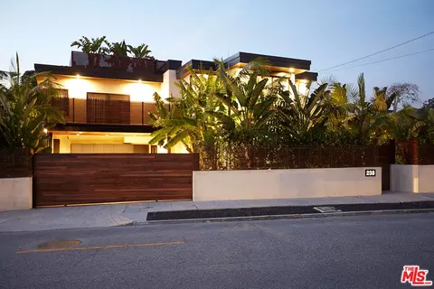 235 Entrada Dr, Santa Monica, CA 90402