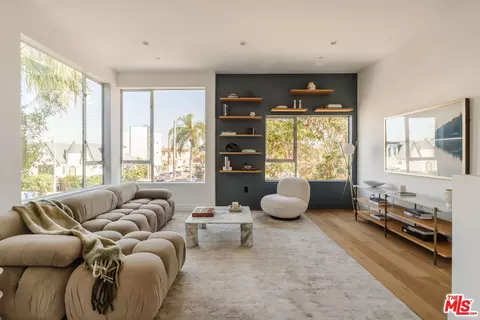 5036 W Pickford St, Los Angeles, CA 90019