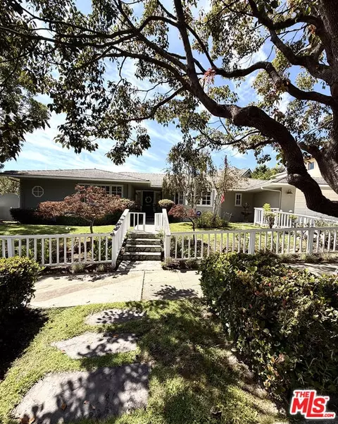 445 Toyopa Dr, Pacific Palisades, CA 90272