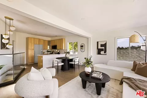 6837 Cahuenga Park Trl, Los Angeles, CA 90068