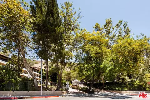 2700 Cahuenga Blvd #4303, Los Angeles, CA 90068