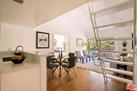 2700 Cahuenga Blvd #4303, Los Angeles, CA 90068