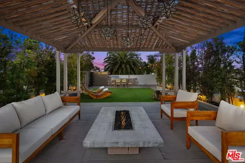 613 Westmount Dr, West Hollywood, CA 90069