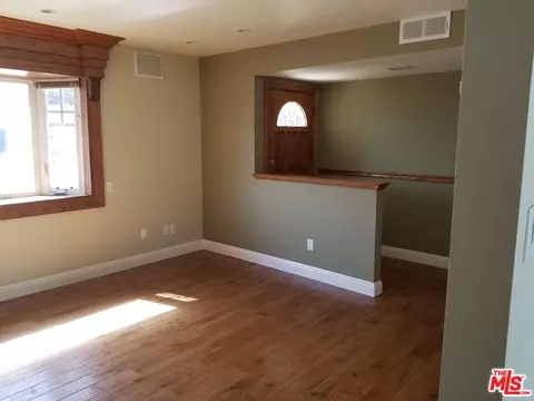 Living - 3328 Greenville Ave, Simi Valley, CA 93063 photo 2 of 3