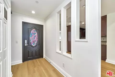 1043 S Kenmore Ave #404, Los Angeles, CA 90006