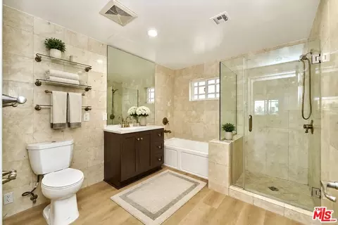 1043 S Kenmore Ave #404, Los Angeles, CA 90006