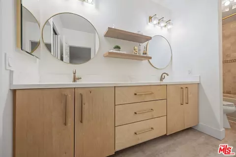 Bath - 21730 Grace Ave #4, Carson, CA 90745 photo 2 of 4