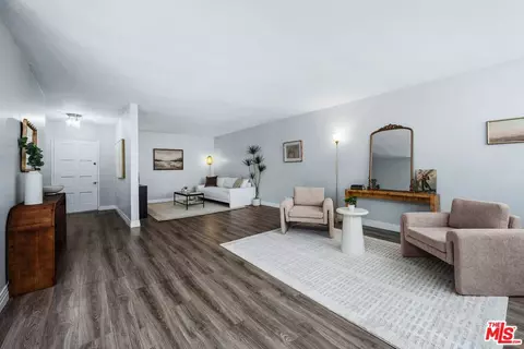 530 S Barrington Ave #109, Los Angeles, CA 90049
