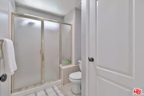 Bath - 1459 Hillsboro Ave, Madera, CA 93637 photo 4 of 4